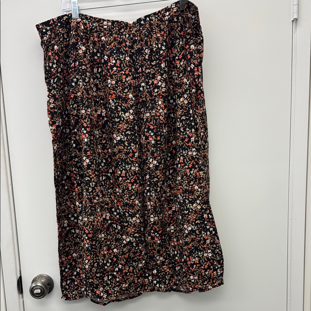 Old Navy Floral A-Line Skirt - Black and Red